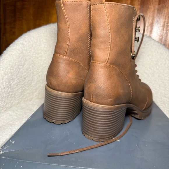 Universal Thread Brown Lace-Up Block Heel Ankle Boots - Picture 5 of 5